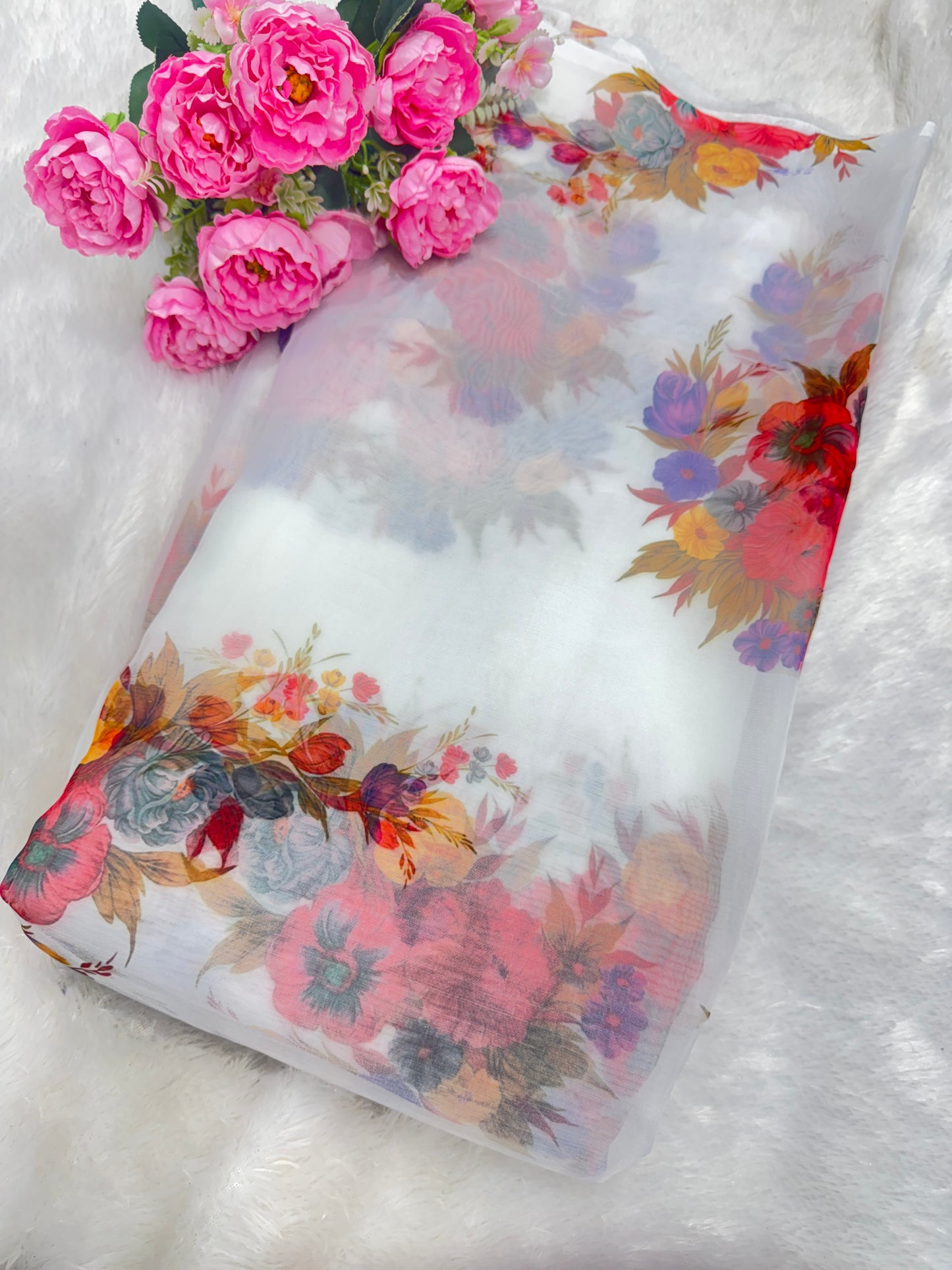 🥰Printed organza fabric 👗features a delicate floral print in a beautiful 🥹 44inch width