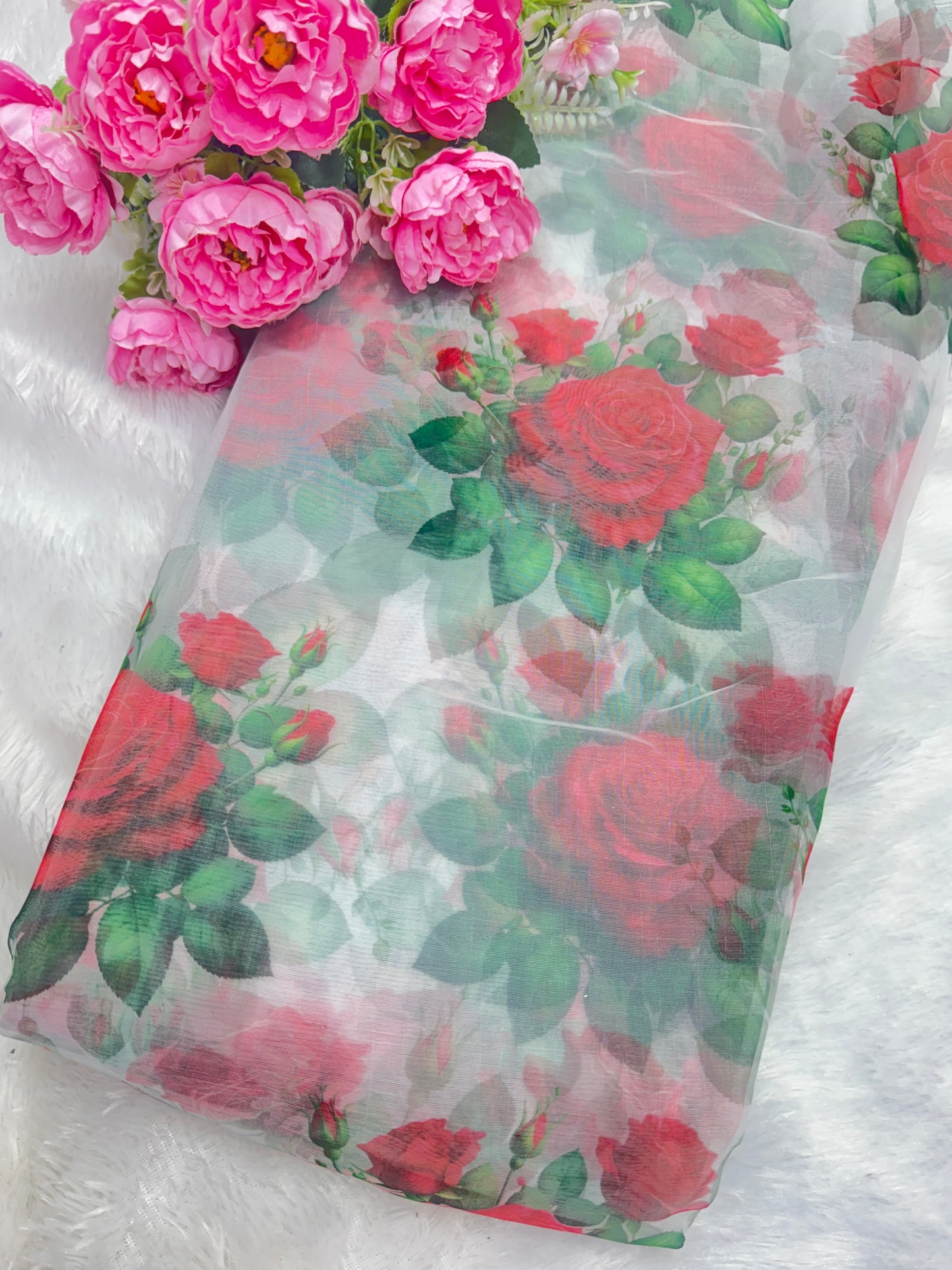 🥰Printed organza fabric 👗features a delicate floral print in a beautiful 🥹 44inch width