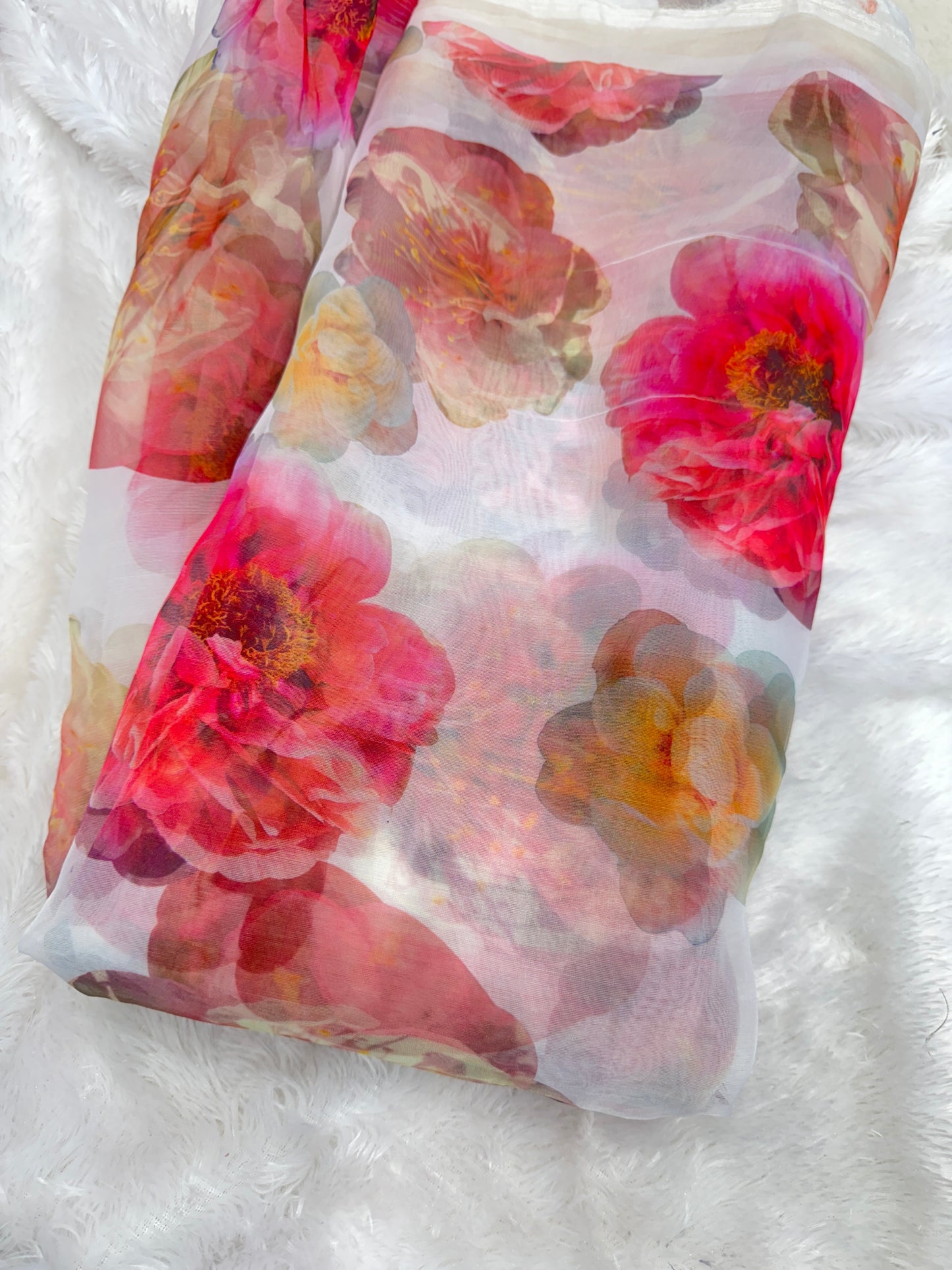 🥰Printed organza fabric 👗features a delicate floral print in a beautiful 🥹 44inch width