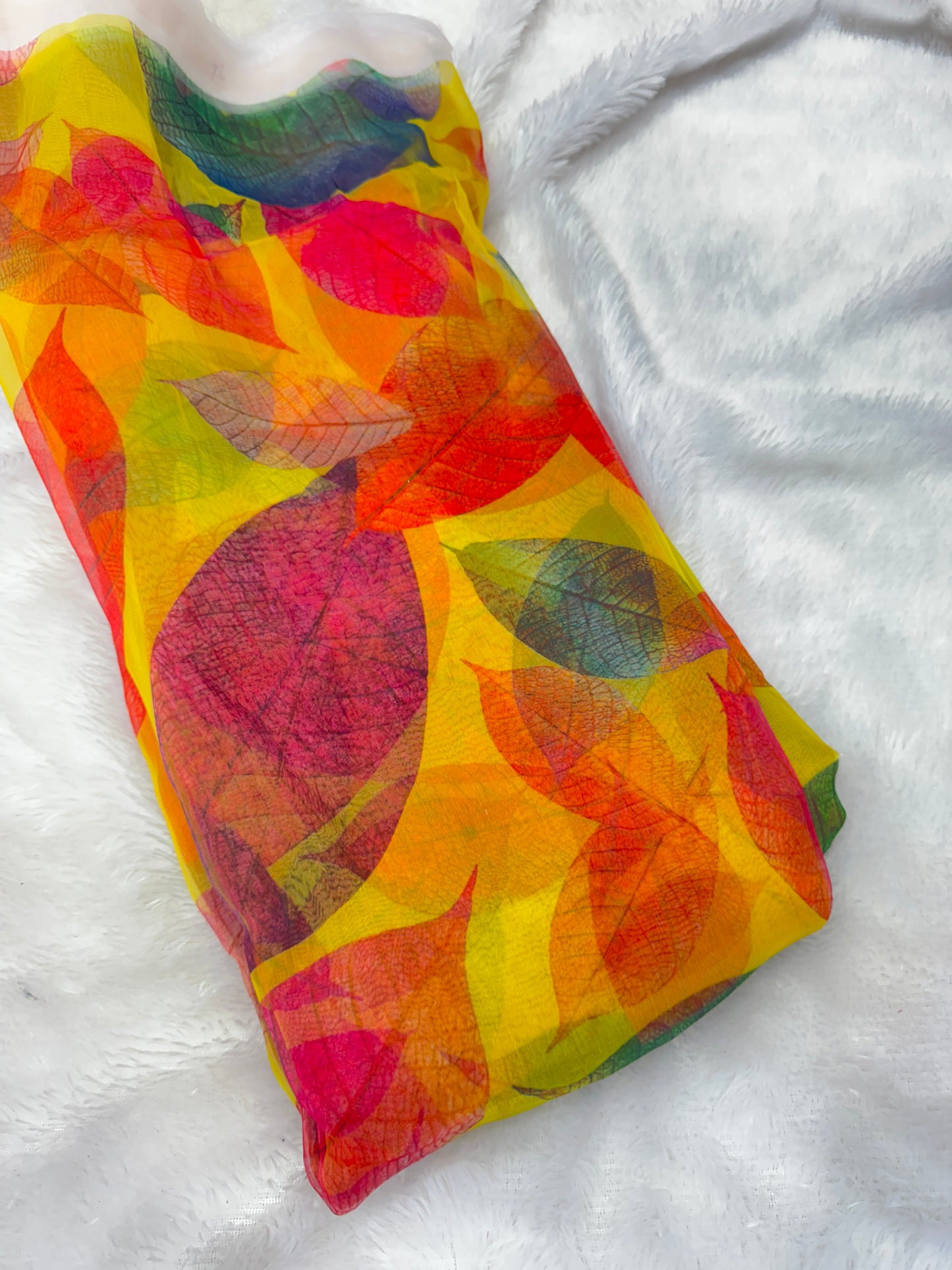 🥰Printed organza fabric 👗features a delicate floral print in a beautiful 🥹 44inch width