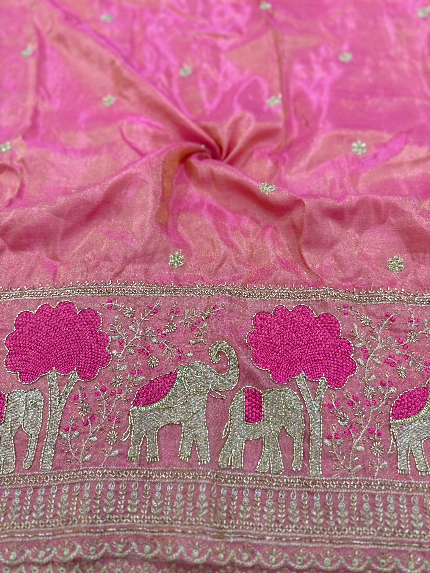 tissu with Golden Zari Elephant Border & Floral beats Weave 44-45width