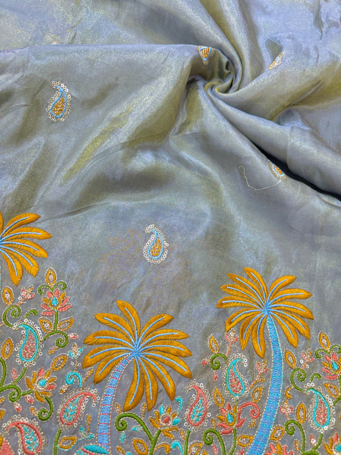 😍Pure viscouse tissu embroidery border 💕with elephant 🐘desing lehanga,Sari,blouse , dress 45-inch width
