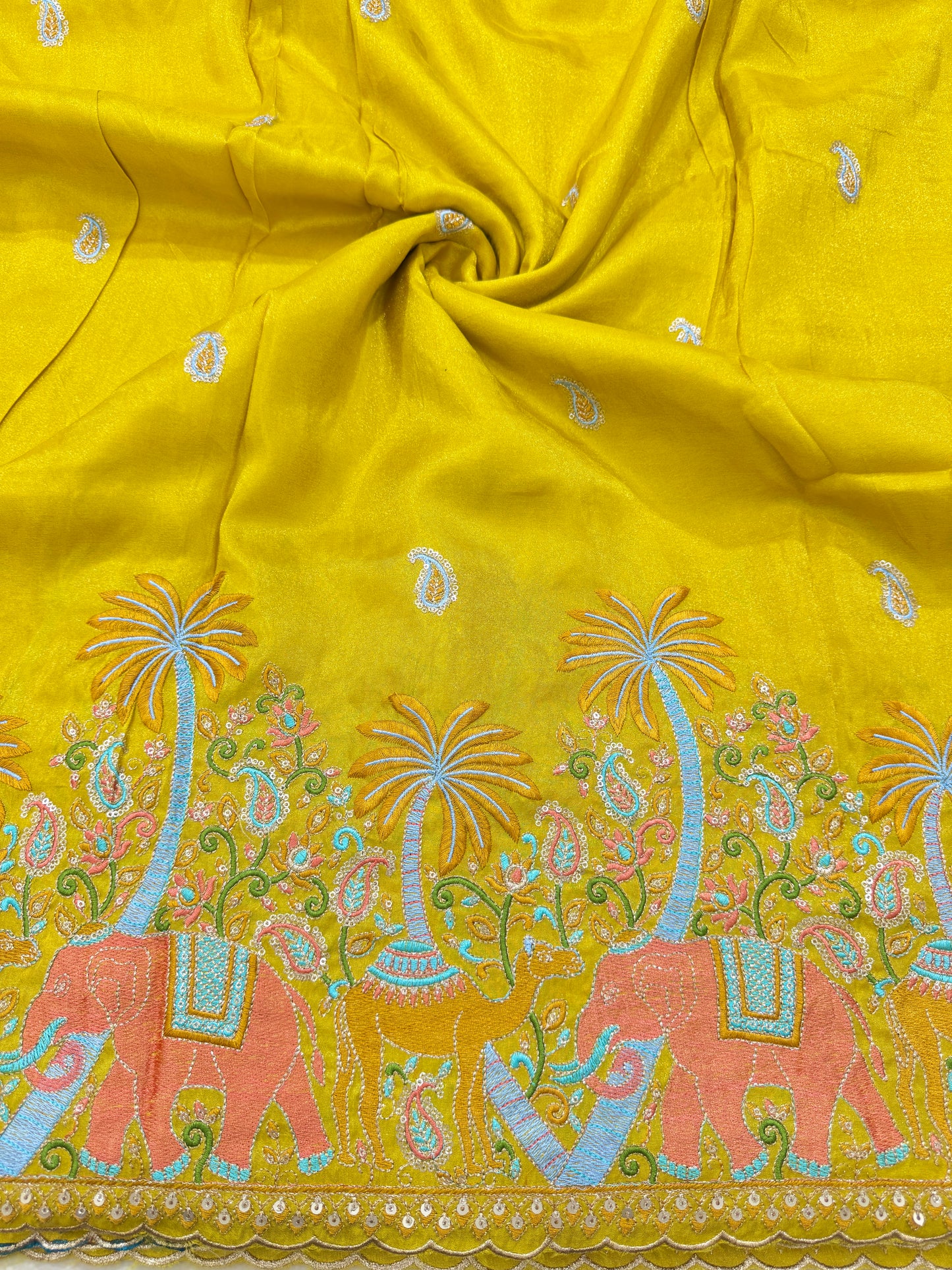 😍Pure viscouse tissu embroidery border 💕with elephant 🐘desing lehanga,Sari,blouse , dress 45-inch width
