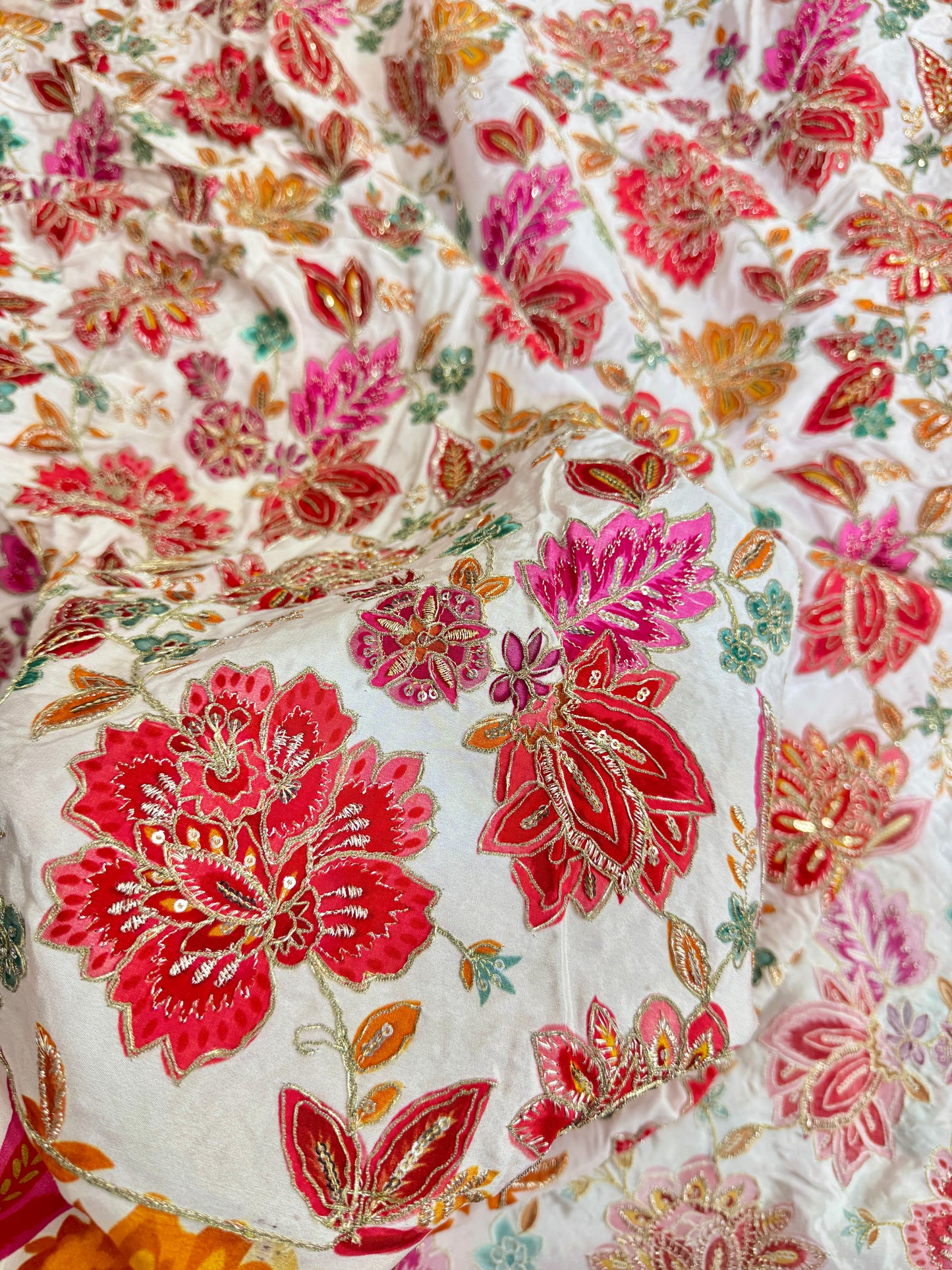 đź‘—LUXURY NATURAL CRAPE FLORAL PRINT EMBROIDERY WITH SEQUINS 44 INCH WIDTH