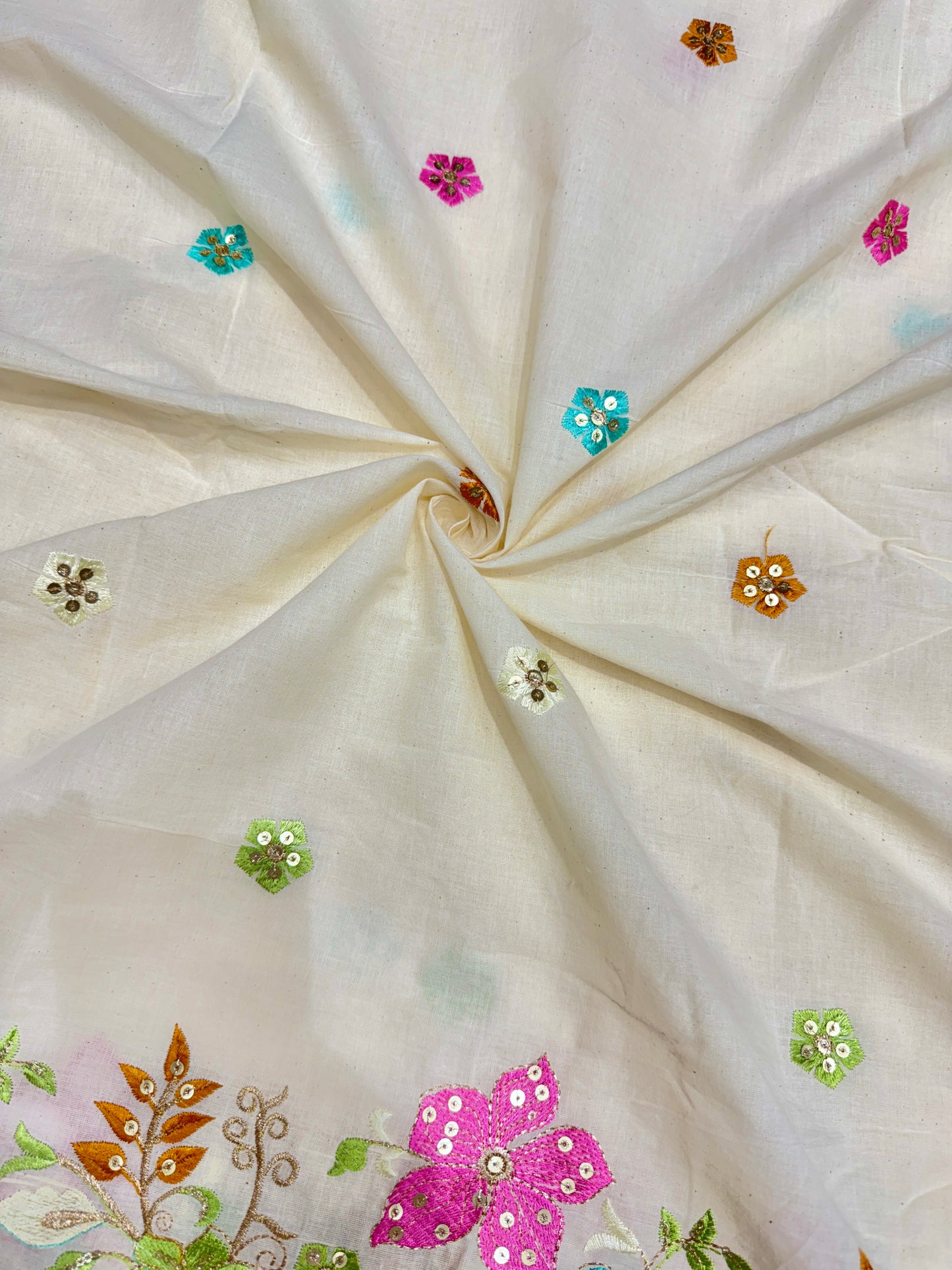 Kora cotton with beautiful border thread 🧵 embroidery, 💐🌸flower design 44-45width (dyble )✅