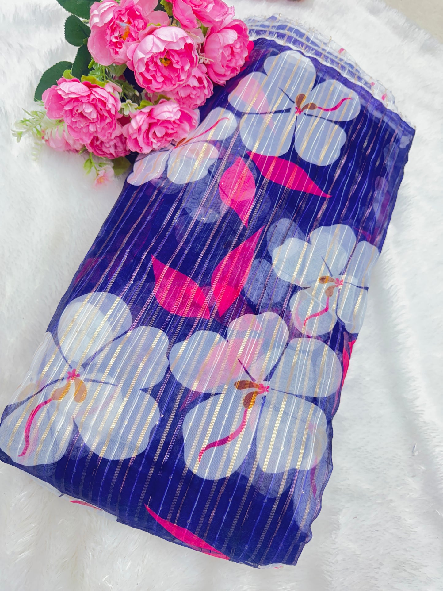 🥰Printed organza fabric 👗features a delicate floral print in a beautiful 🥹 44inch width