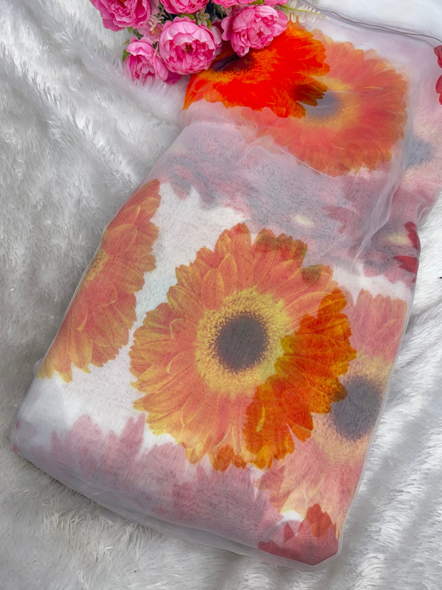 🥰Printed organza fabric 👗features a delicate floral print in a beautiful 🥹 44inch width