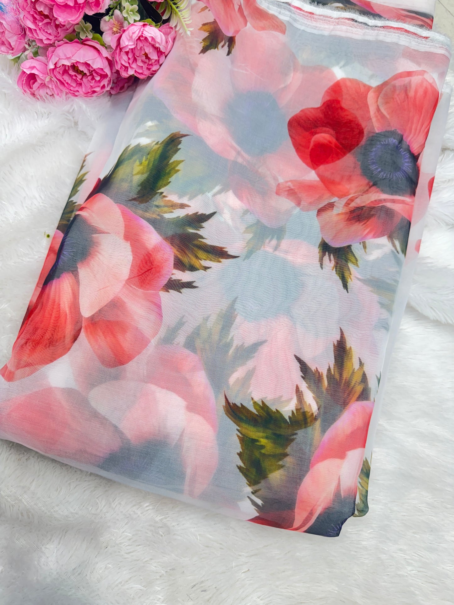 🥰Printed organza fabric 👗features a delicate floral print in a beautiful 🥹 44inch width