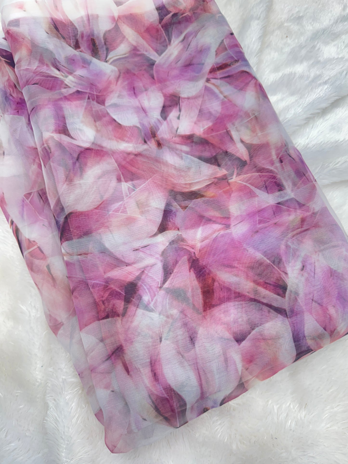 🥰Printed organza fabric 👗features a delicate floral print in a beautiful 🥹 44inch width