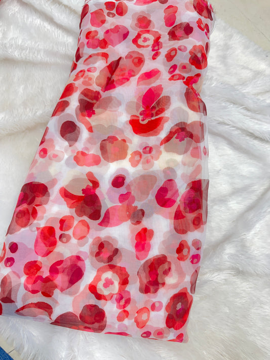 🥰Printed organza fabric 👗features a delicate floral print in a beautiful 🥹 44inch width