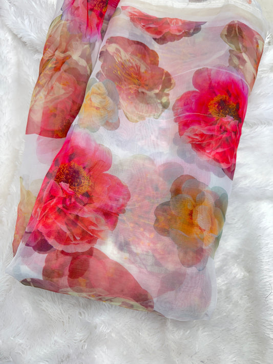 🥰Printed organza fabric 👗features a delicate floral print in a beautiful 🥹 44inch width