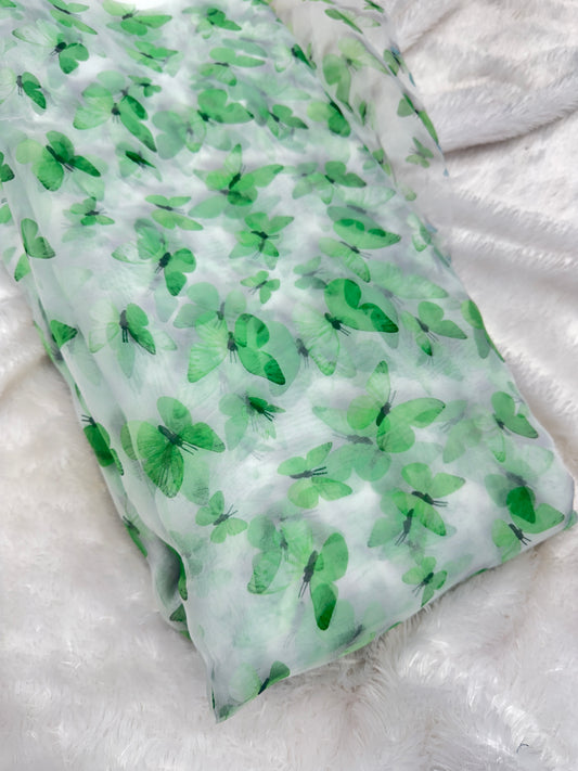 🥰Printed organza fabric 👗features a delicate floral print in a beautiful 🥹 44inch width