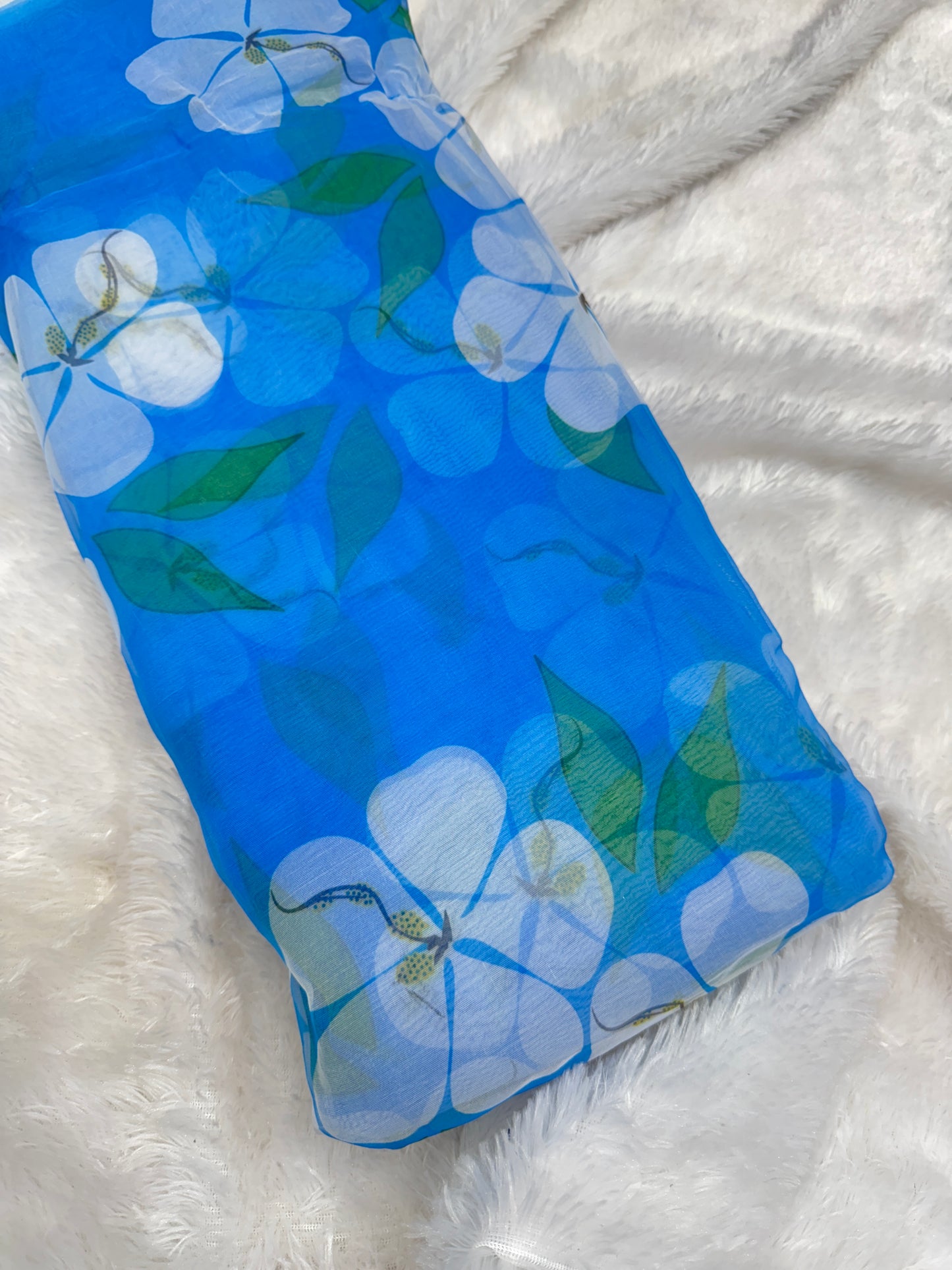 🥰Printed organza fabric 👗features a delicate floral print in a beautiful 🥹 44inch width