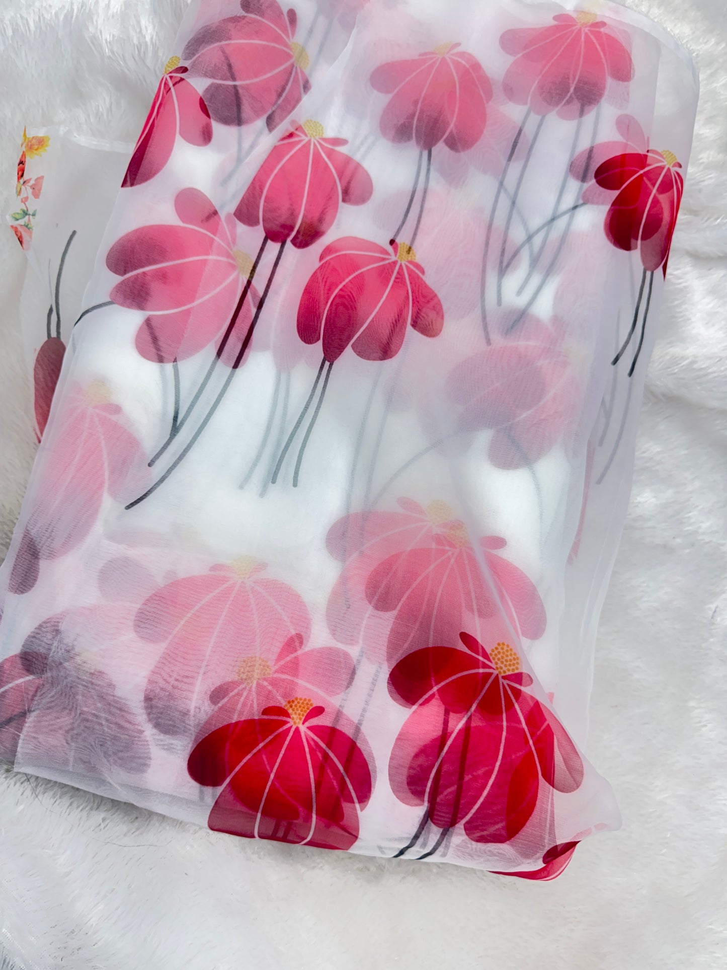 🥰Printed organza fabric 👗features a delicate floral print in a beautiful 🥹 44inch width