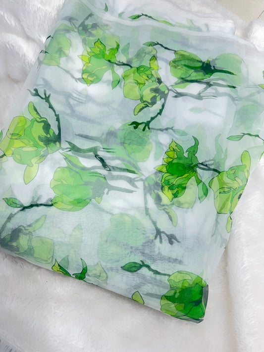 🥰Printed organza fabric 👗features a delicate floral print in a beautiful 🥹 44inch width