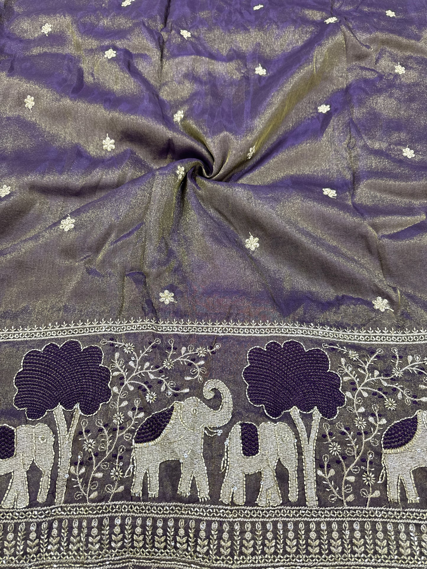 tissu with Golden Zari Elephant Border & Floral beats Weave 44-45 width