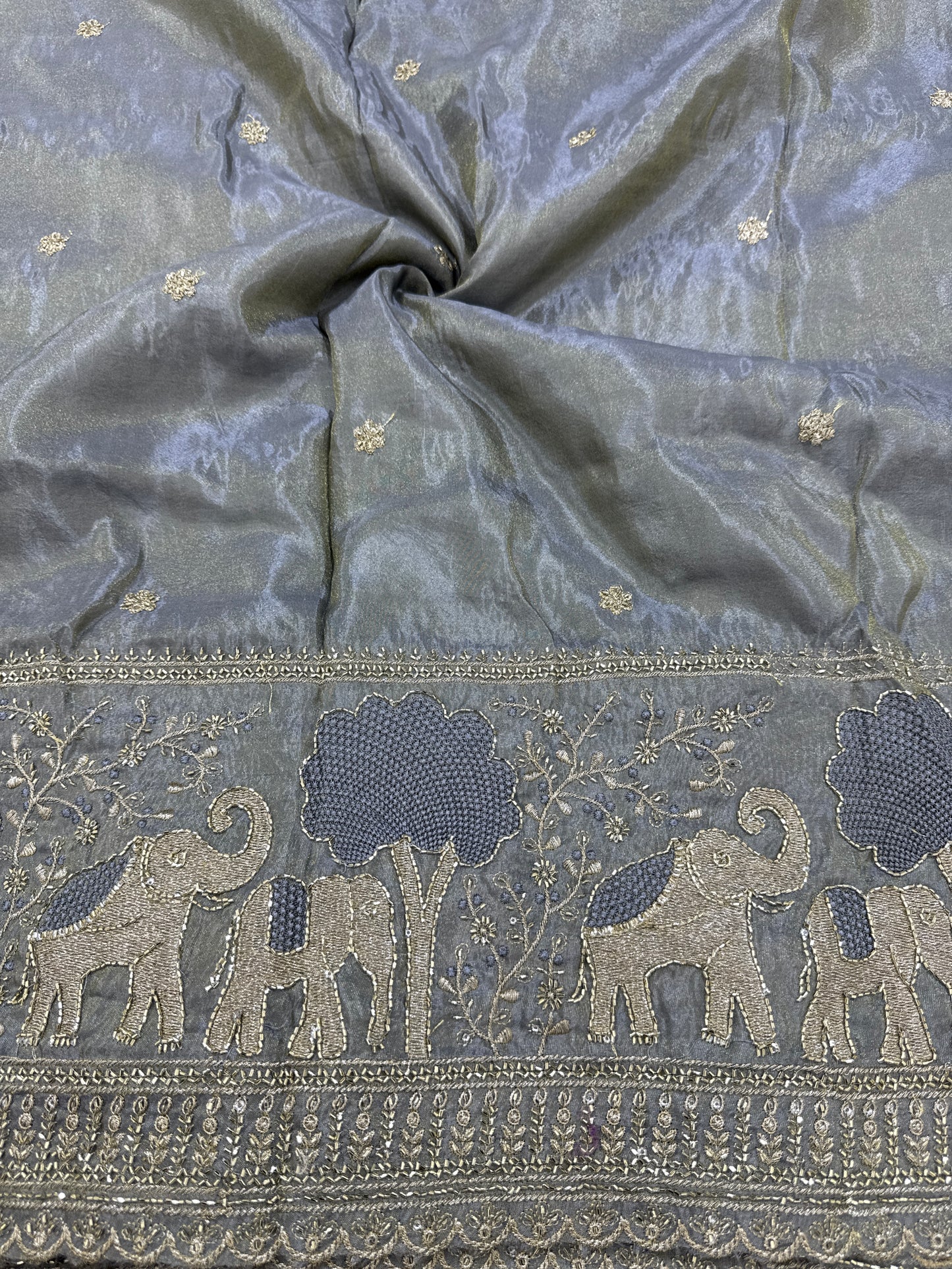 tissu with Golden Zari Elephant Border & Floral beats Weave