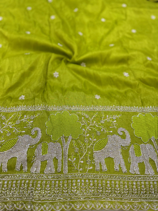 tissu with Golden Zari Elephant Border & Floral beats Weave 44-45width