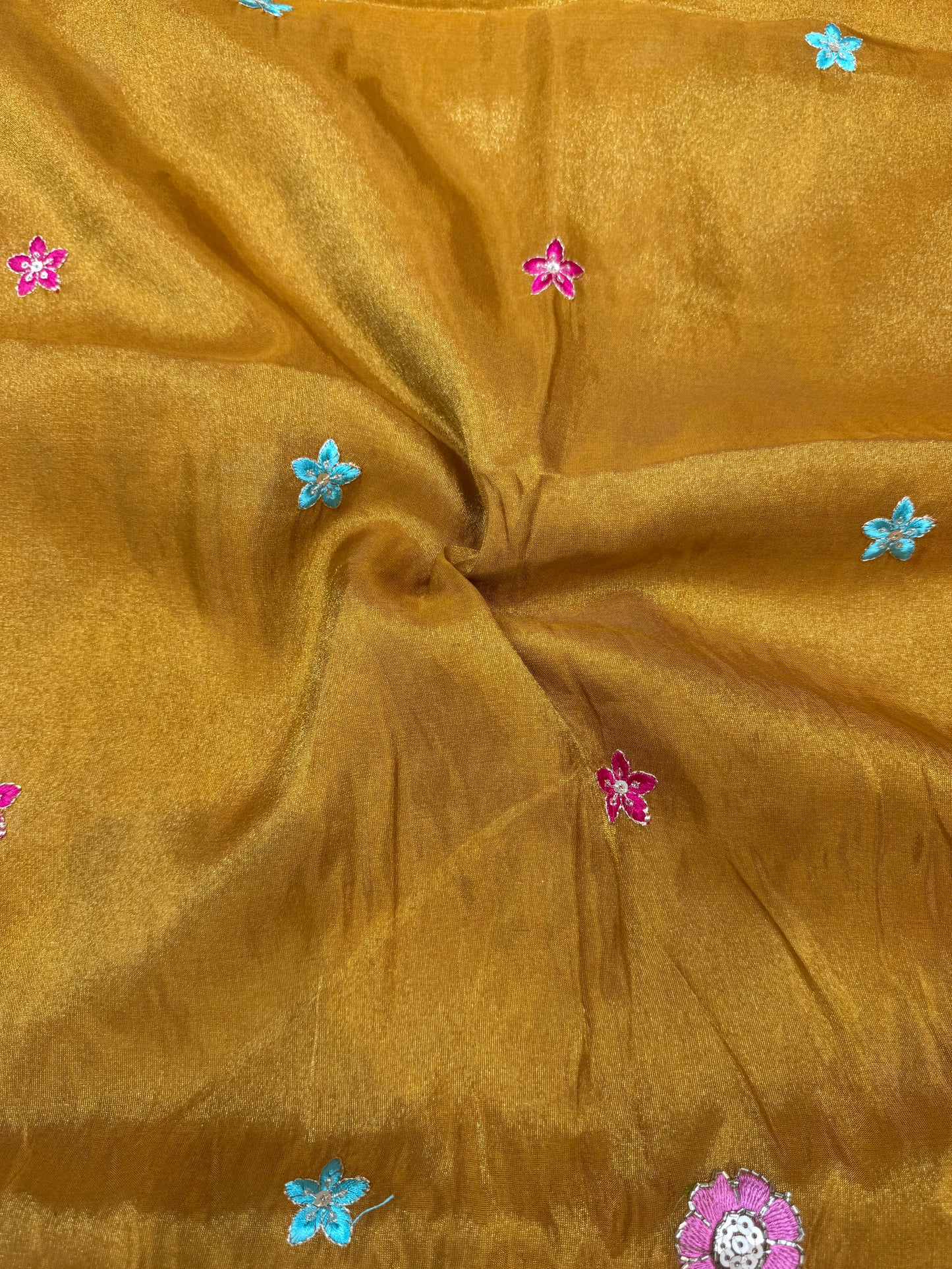 Tissu  Embroidered Silk Blend Fabric with Floral & Bird Motifs 45inch width