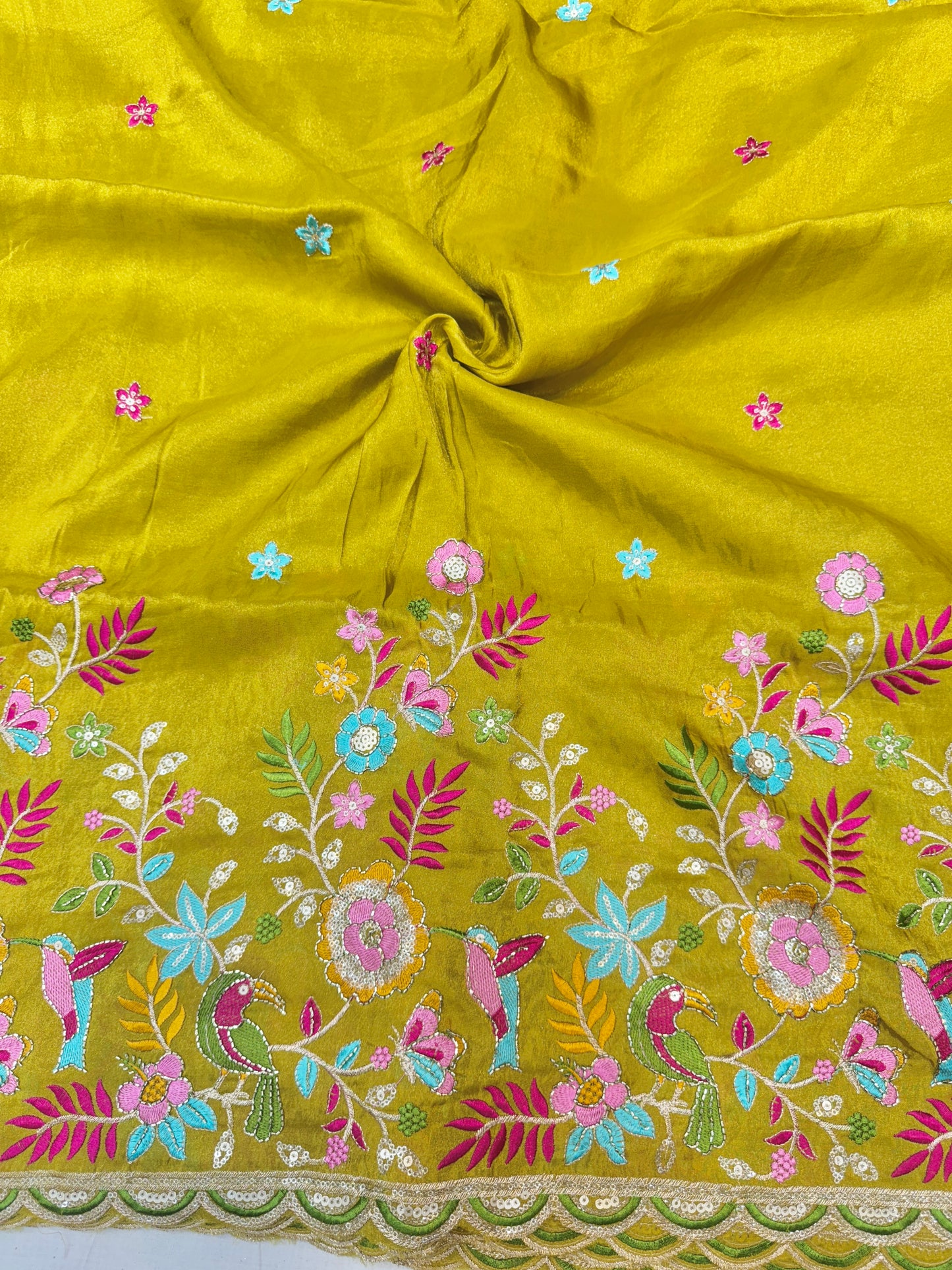 Tissu  Embroidered Silk Blend Fabric with Floral & Bird Motifs 45inch width