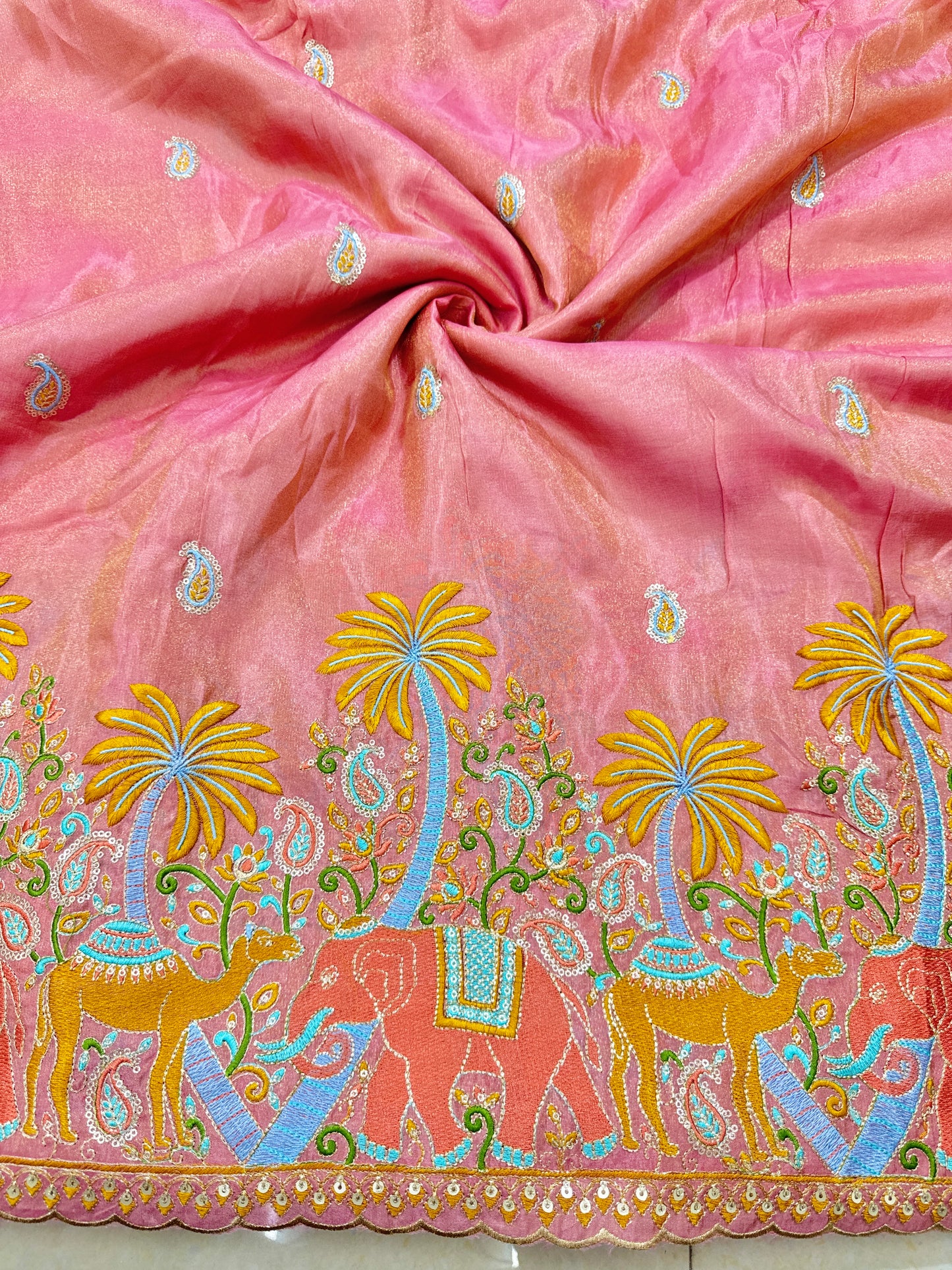 😍Pure viscouse tissu embroidery border 💕with elephant 🐘desing lehanga,Sari,blouse , dress 45-inch width