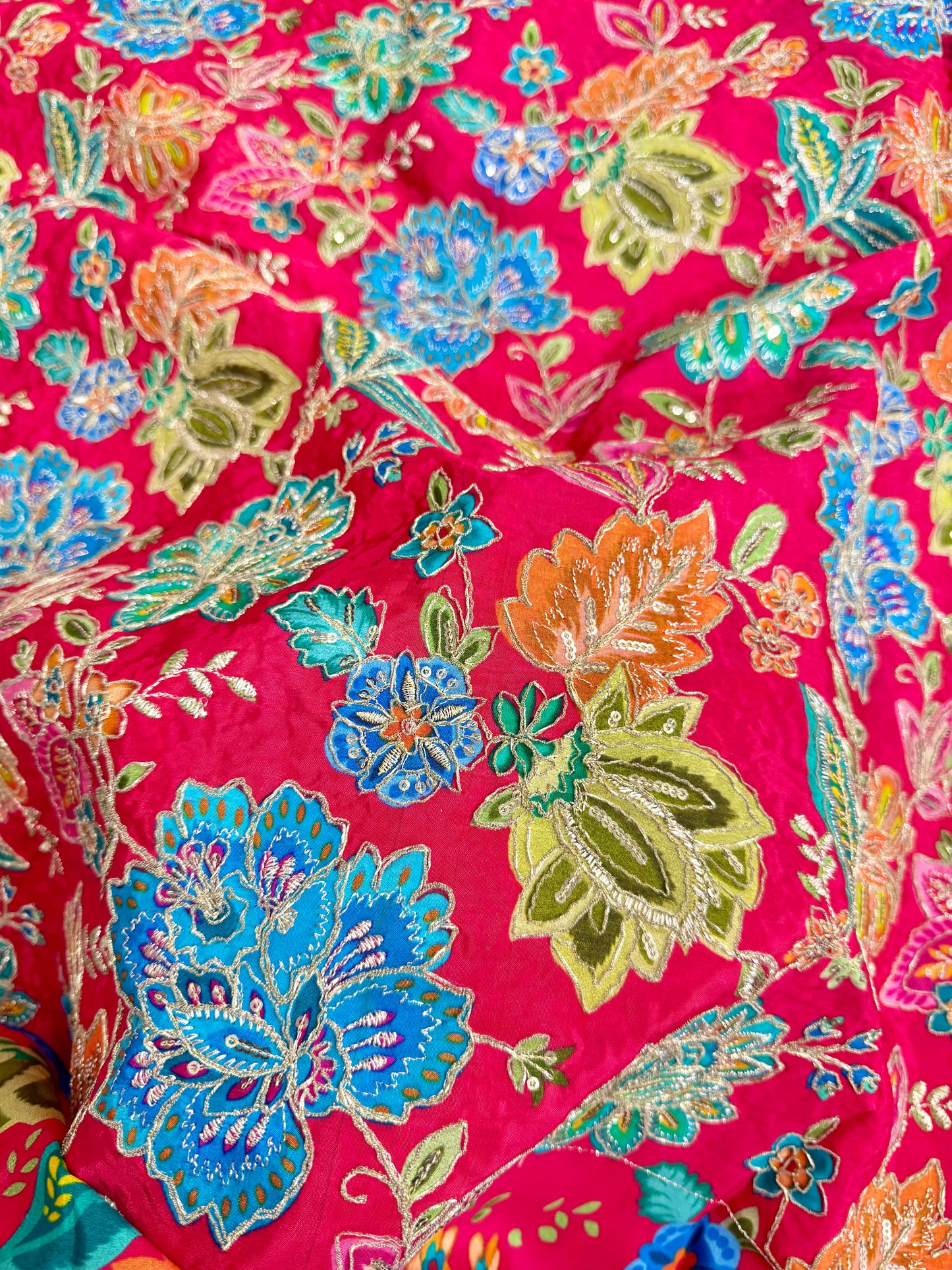 👗LUXURY NATURAL CRAPE  FLORAL PRINT  EMBROIDERY WITH SEQUINS 44 INCH  WIDTH RED